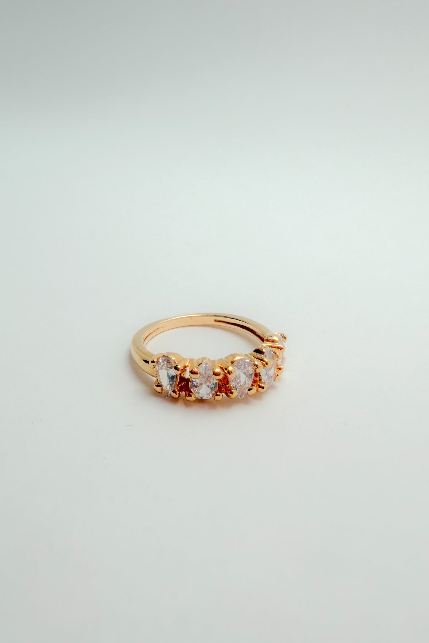 Anel Essência gota de zircônia delicada feminina