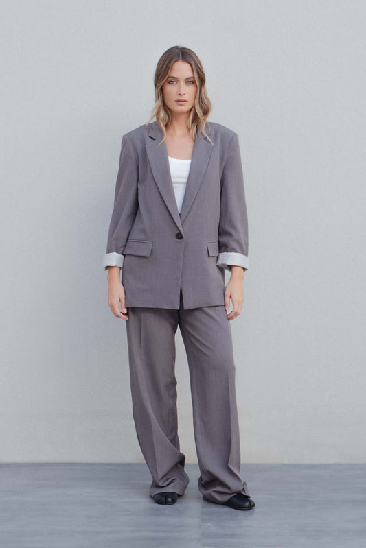 Blazer feminino cinza com punhos estampados
