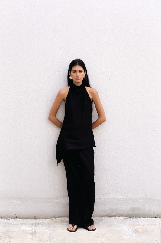 Top Halter com Aberturas