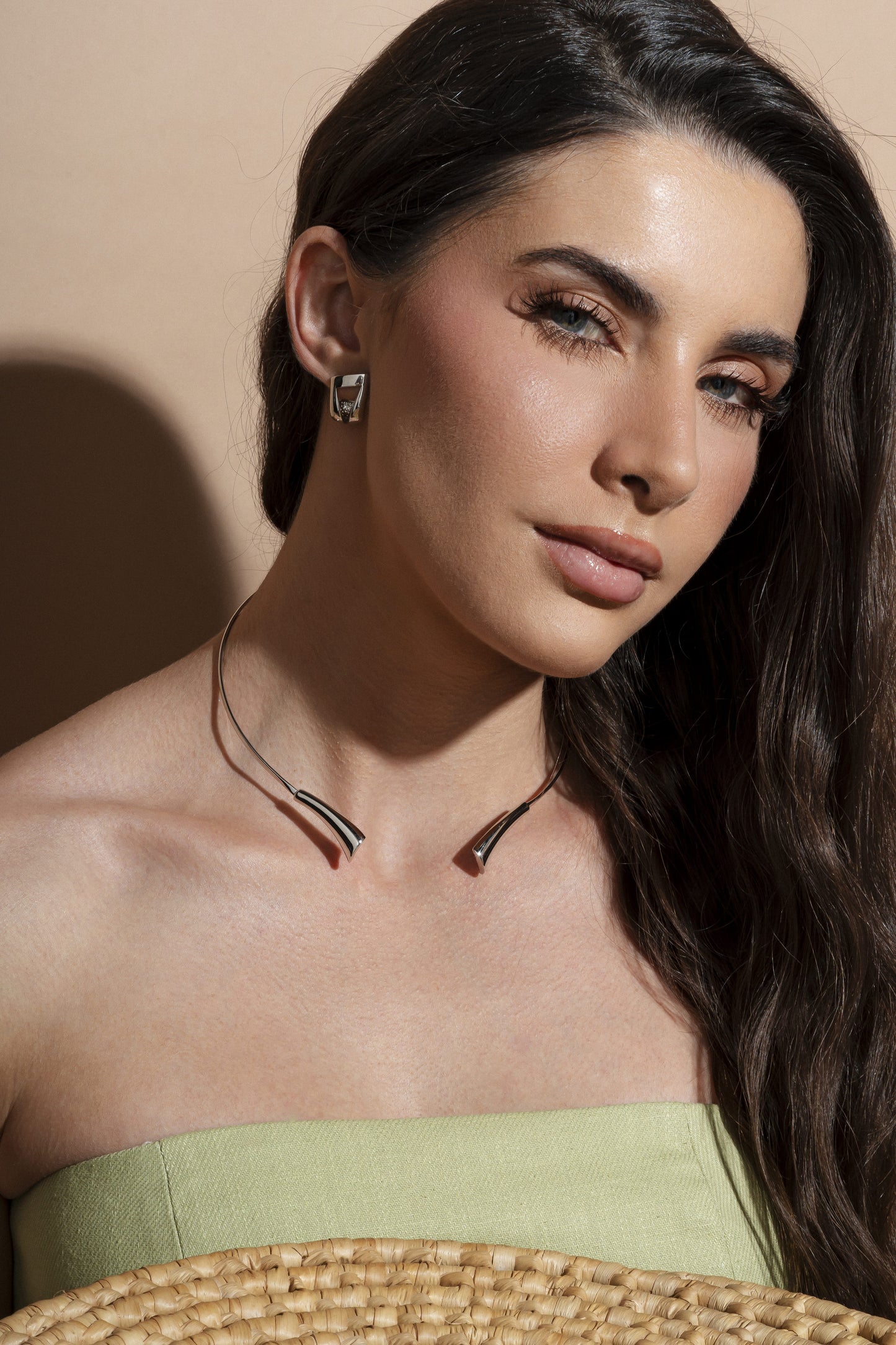 Choker aro triângulo ródio – Coleção Essência