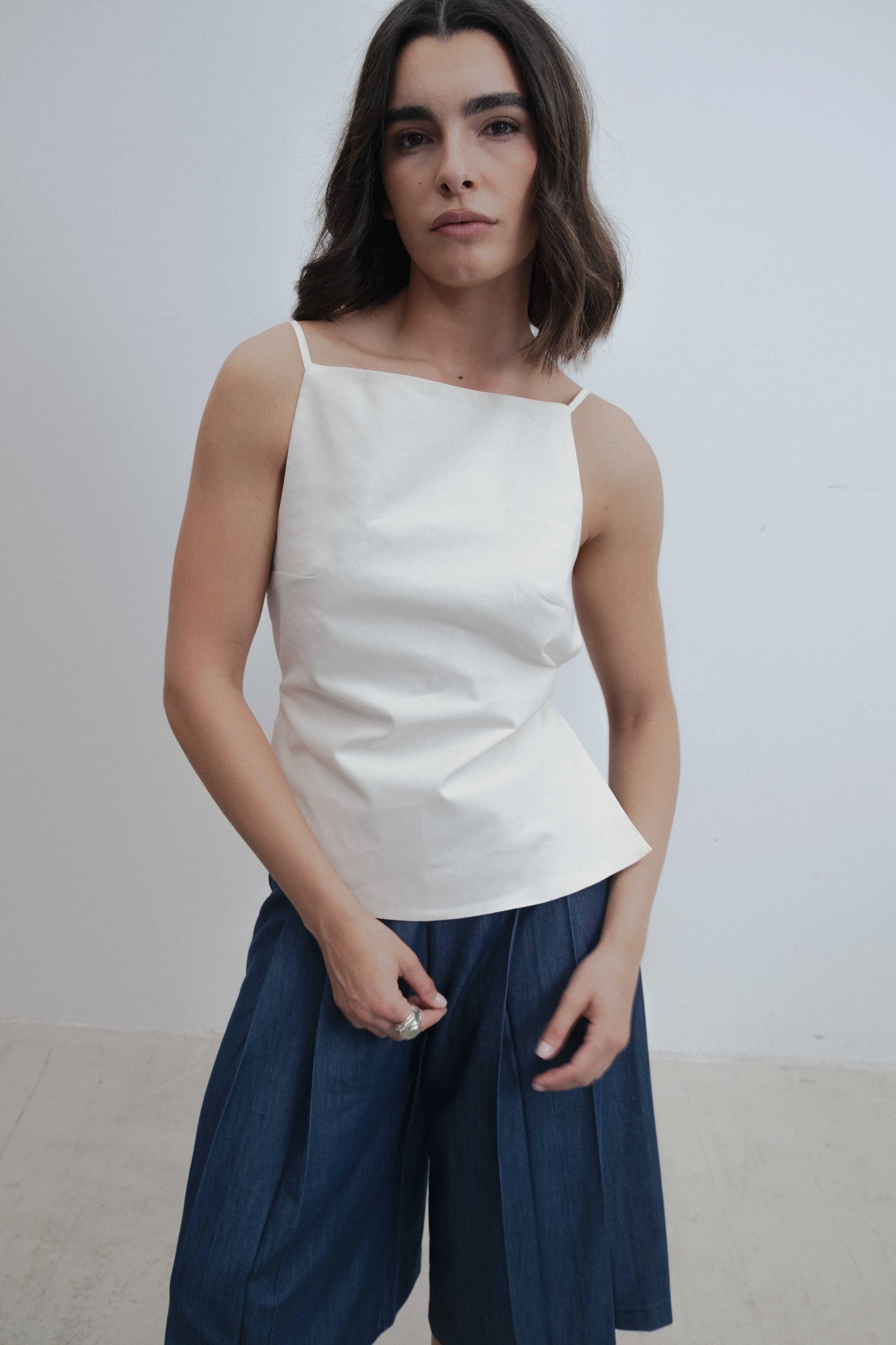Top Minimalista com Costas Abertas