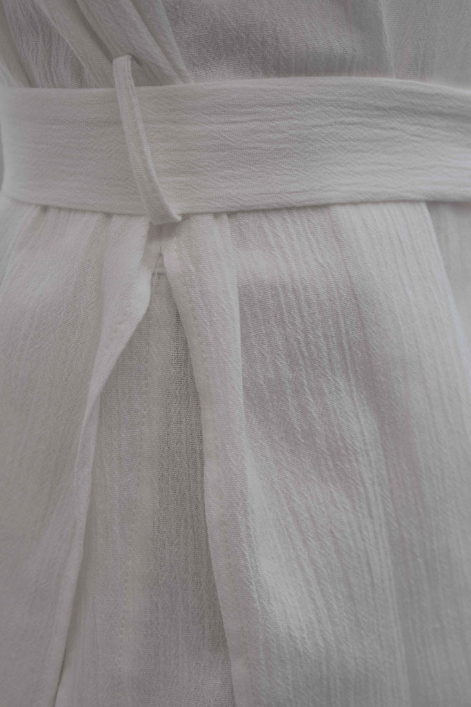 Blusa Duna em algodão com amarração frontal.