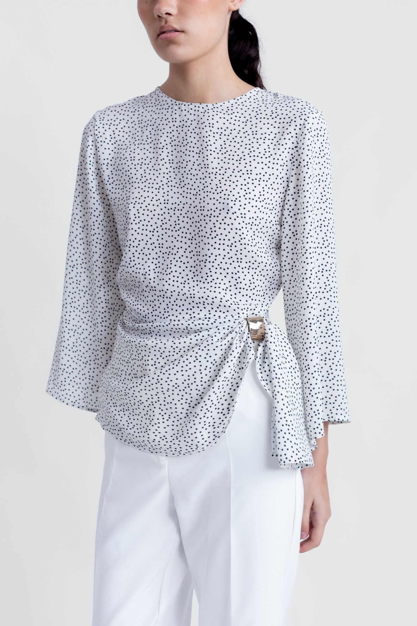 Blusa com Aplique Dourado