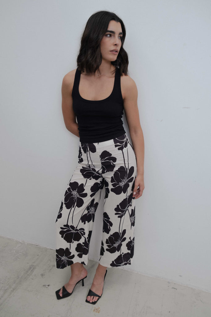 Calça Flora da Coleção Brisa da Sinjly.