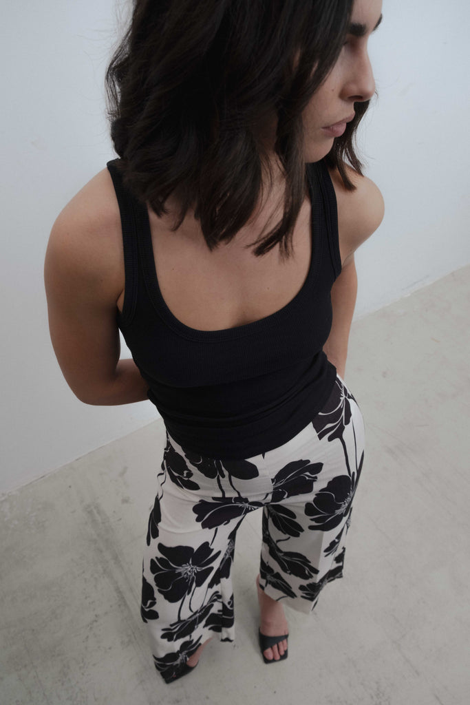 Destalhes da Calça Flora