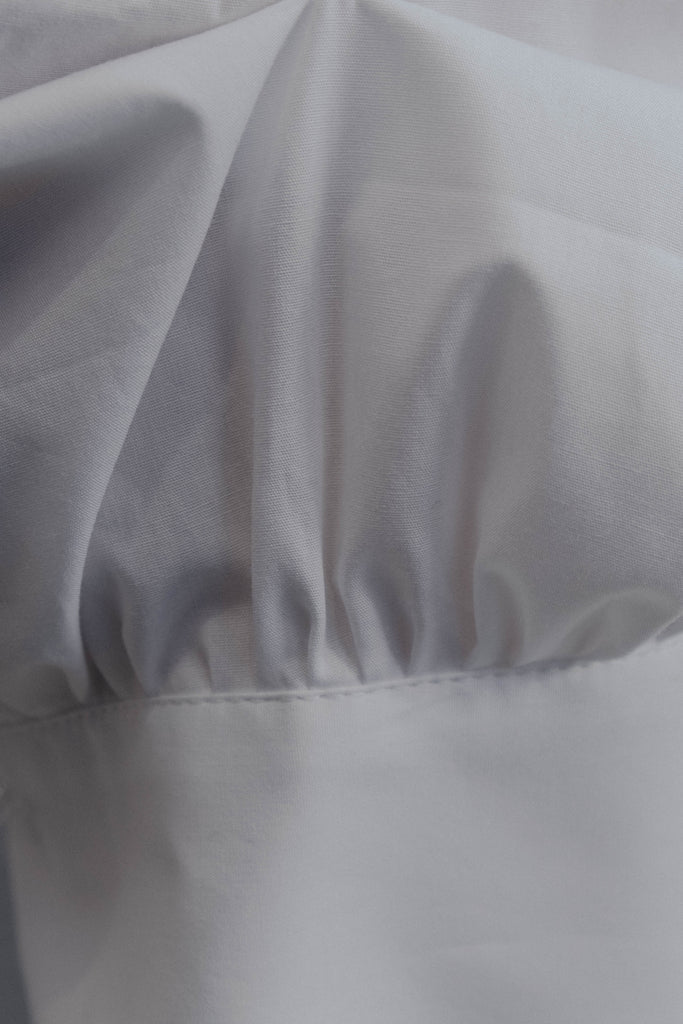 Detalhe das mangas bufantes da Camisa Serena.