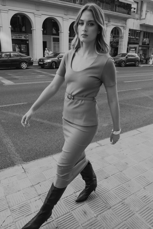 Saia Midi em Malha Delicada