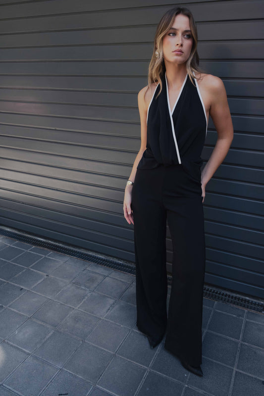 Macacão Halter com Linha de Destaque