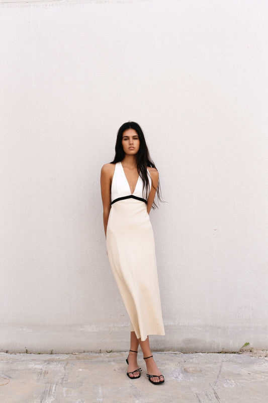 Vestido em Tecido Leve com Abertura