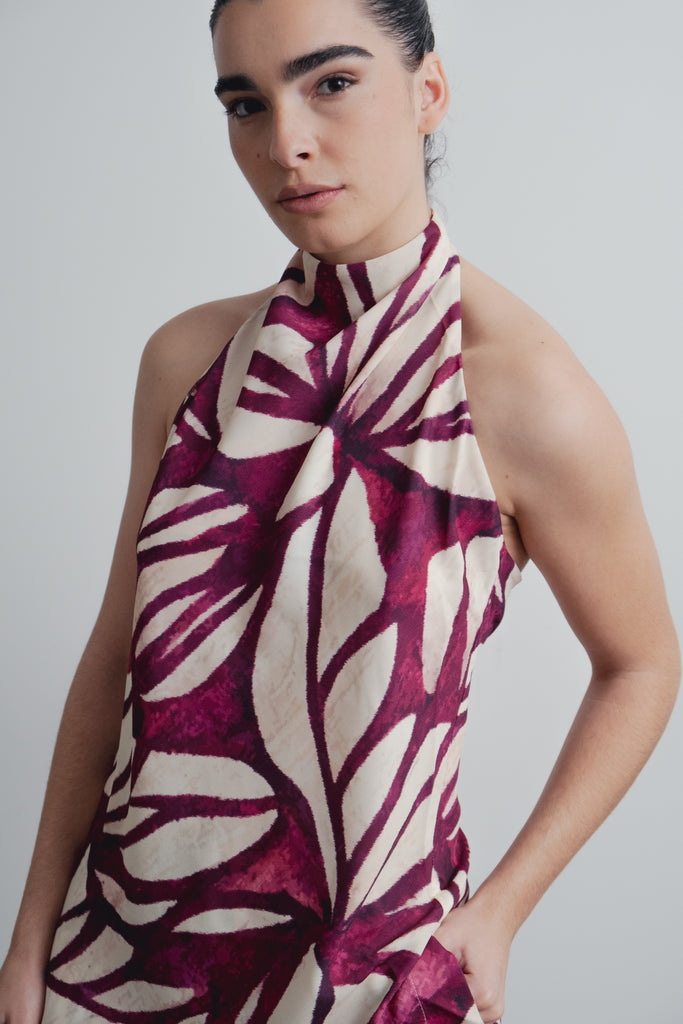 Blusa Fluida com Costas Abertas Estampada