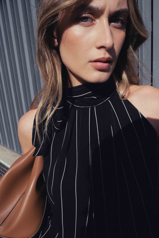 Blusa Gola Alta & Laço Delicado