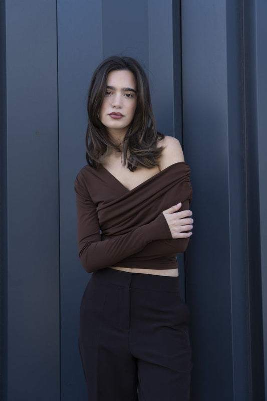 Camiseta Assimétrica Marrom