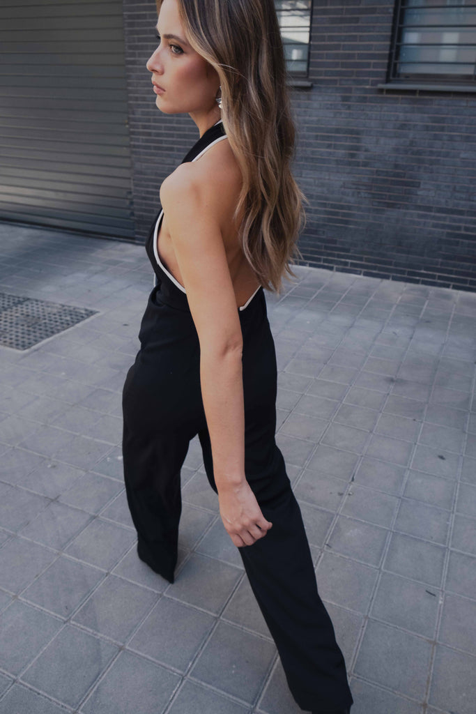 Macacão Halter com Linha de Destaque