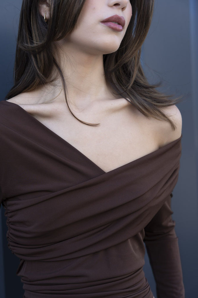 Camiseta Assimétrica Marrom