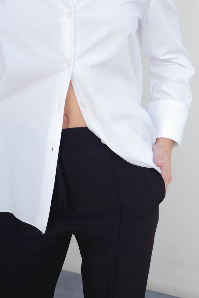 Calça com Botão Prateado