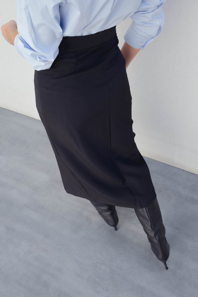 Saia Midi com Corte Sofisticado