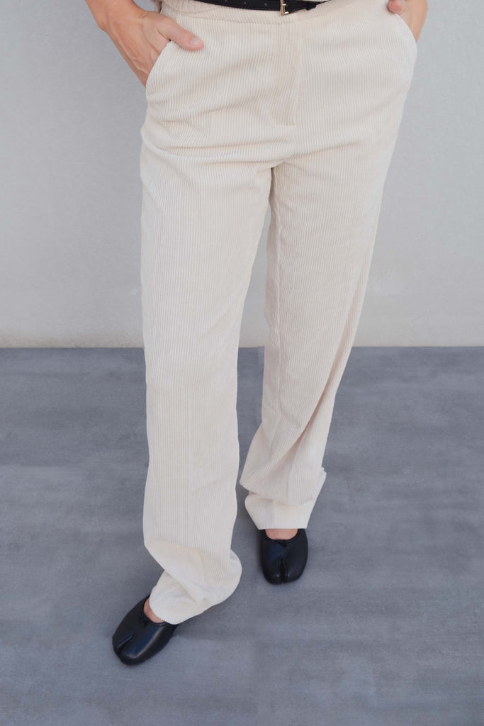 Pantalona Reta em Veludo