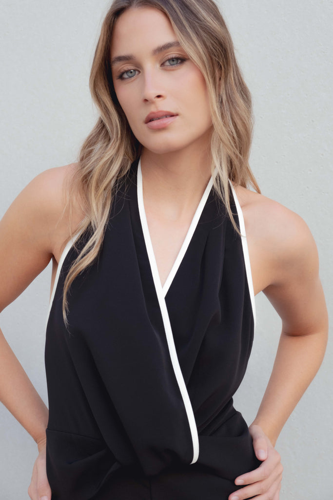 Macacão Halter com Linha de Destaque