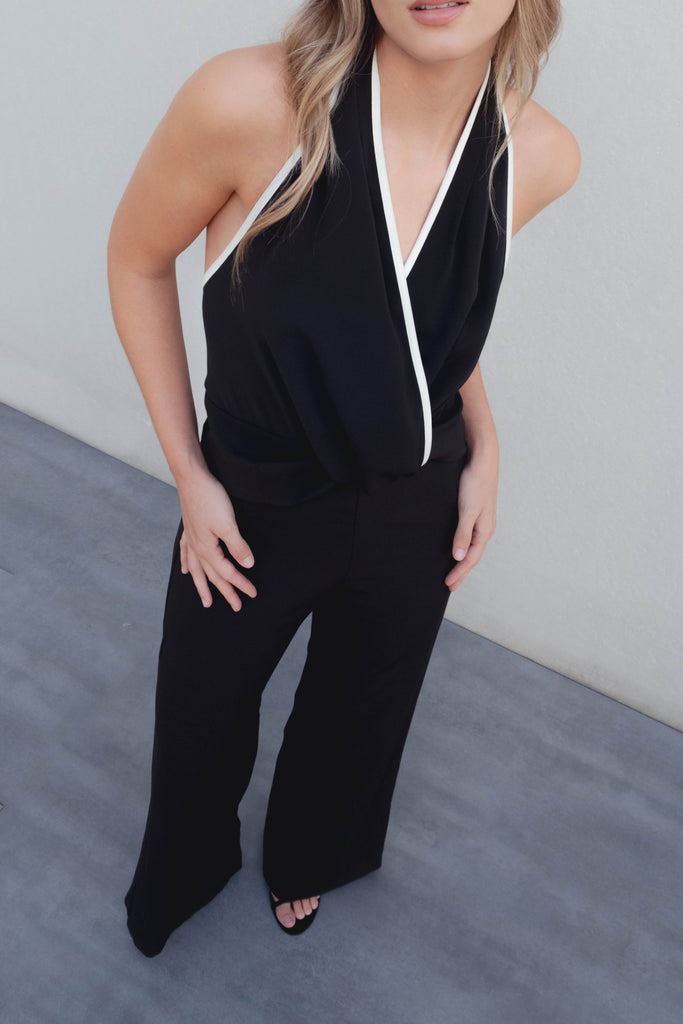 Macacão Halter com Linha de Destaque