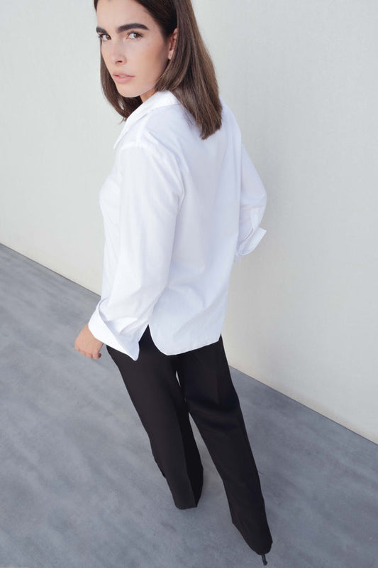 Calça com Botão Prateado