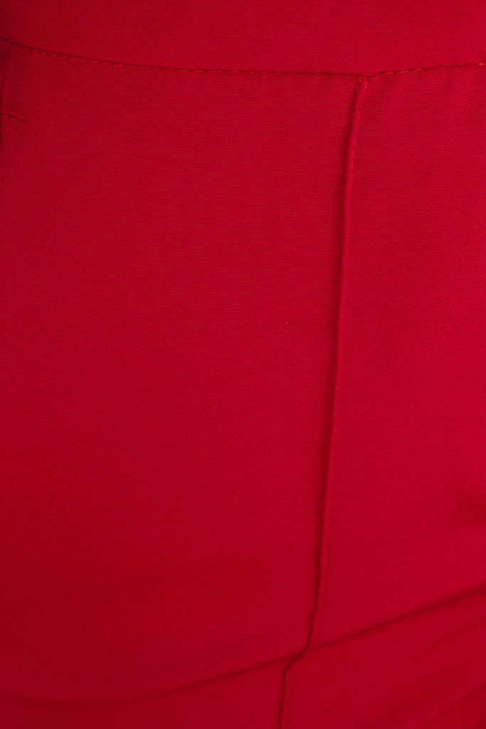 Calça com Botão Prateado