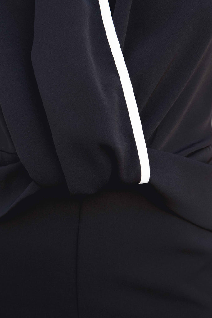 Macacão Halter com Linha de Destaque