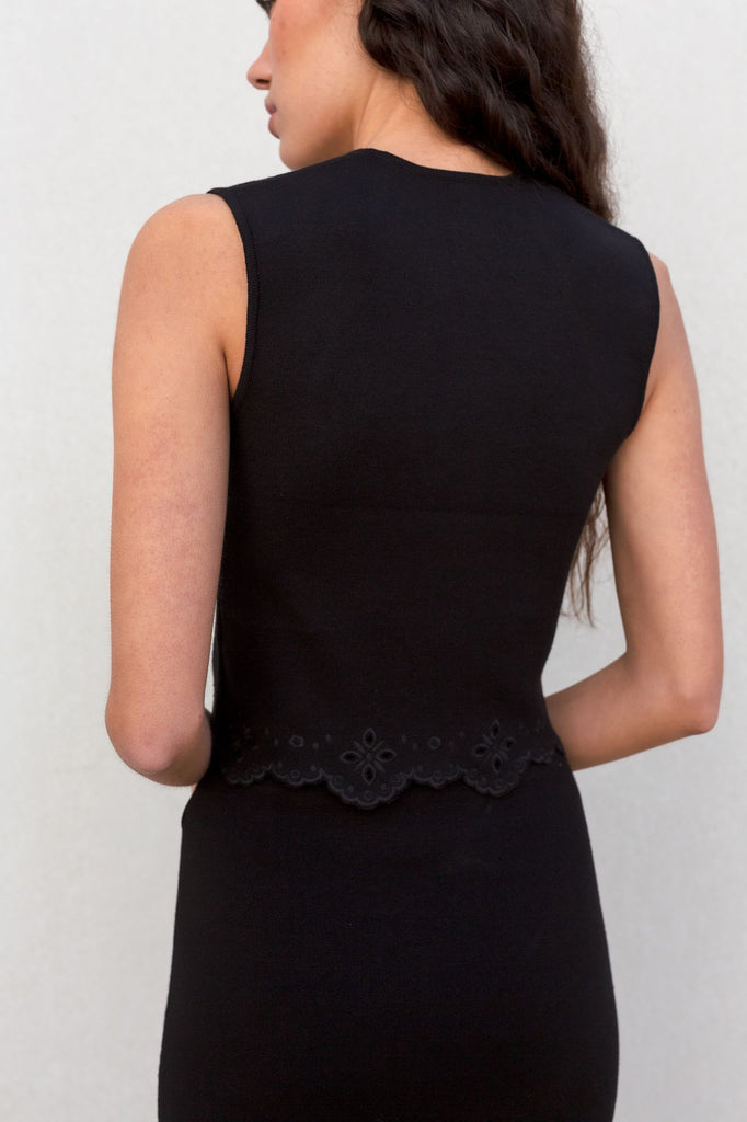 Top em Malha com Bordados Finos