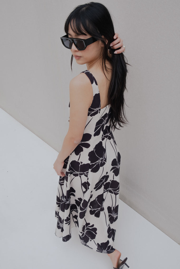 Vestido Flora costas com decote quadrado